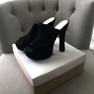 Jessica Simpson’s backless heels